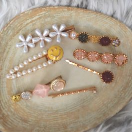 Jewels of Nepal Set of 7 Stones & Simulated Moti Set Hair Clip for Girls