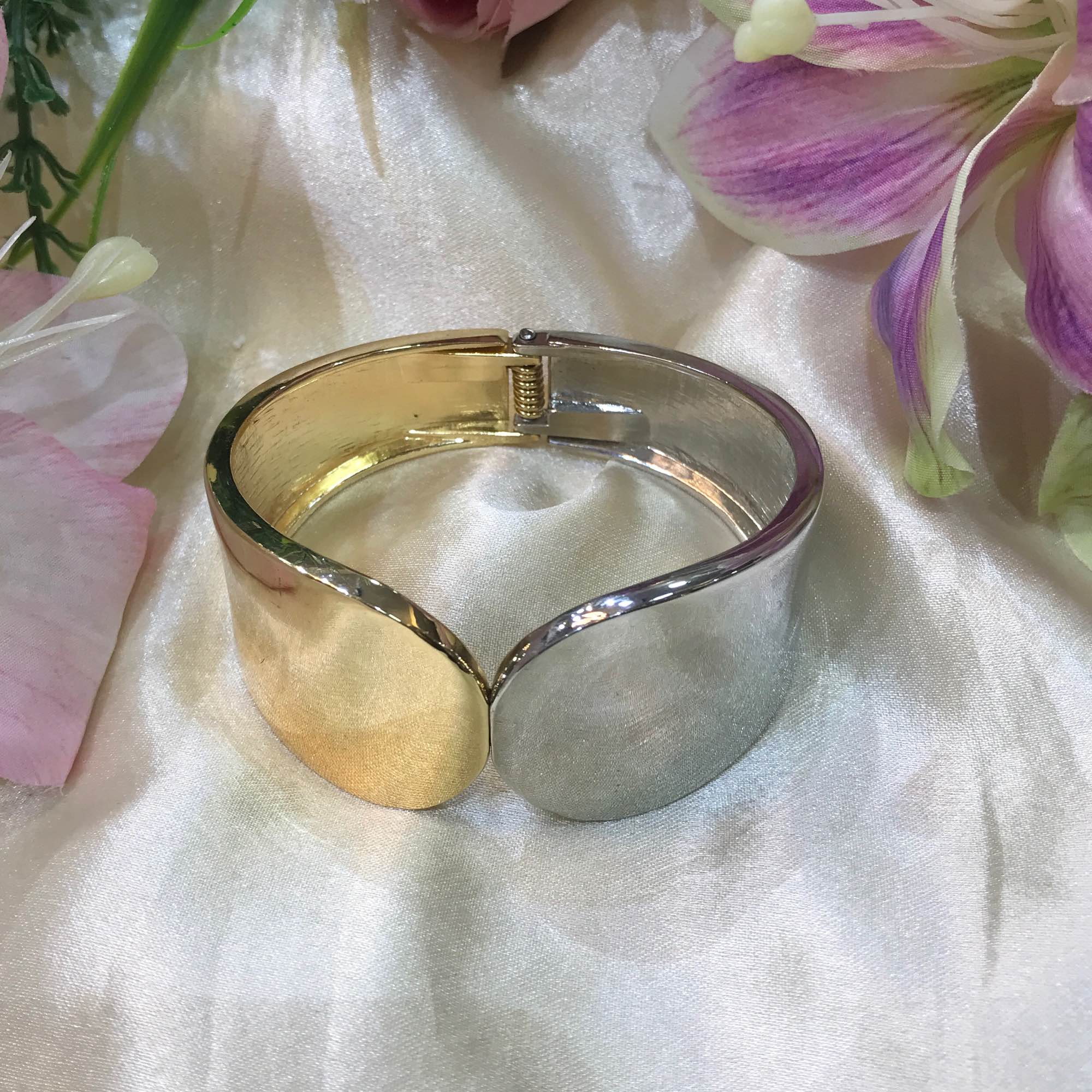 Jewels Of Nepal New Designer Anti Tarnish Stainless Steel Chunky Golden& Silver Mixed Bracelet For Women - Image 2