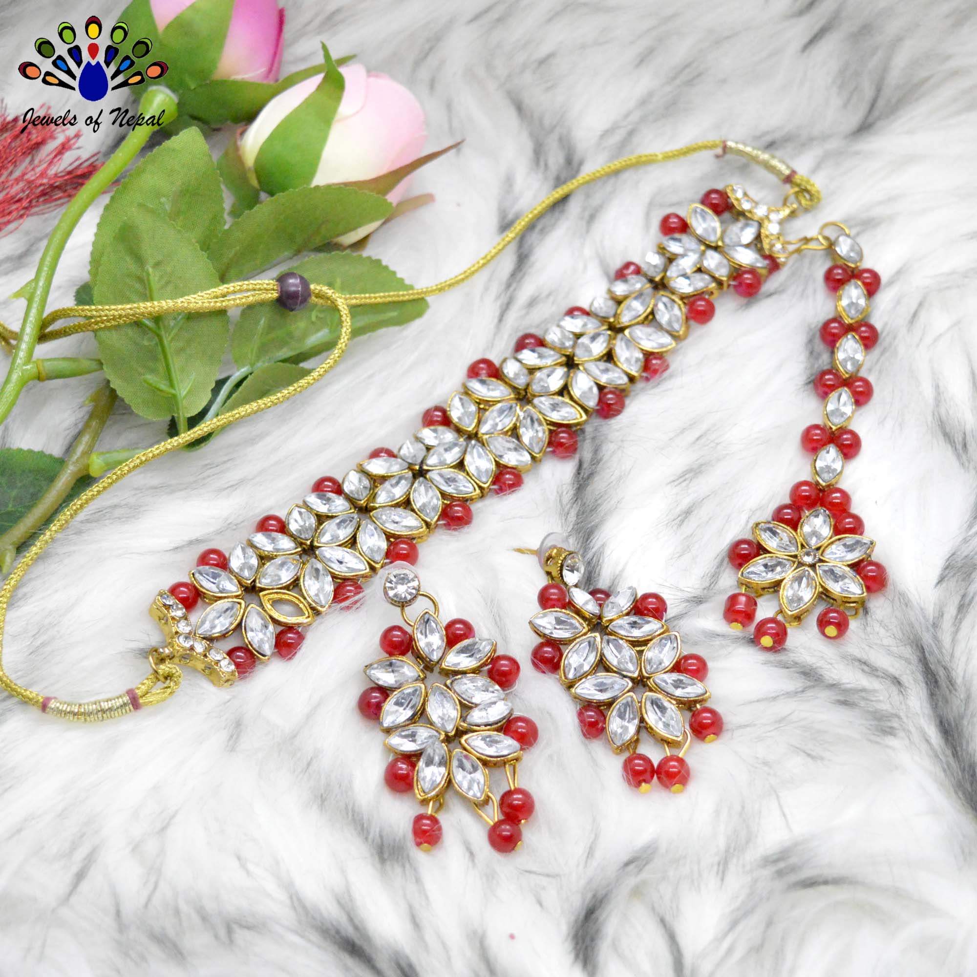 White Stones & Faux Moti/Beads Beaded Adjustable Choker Set With Earrings & Maangtika - Image 3